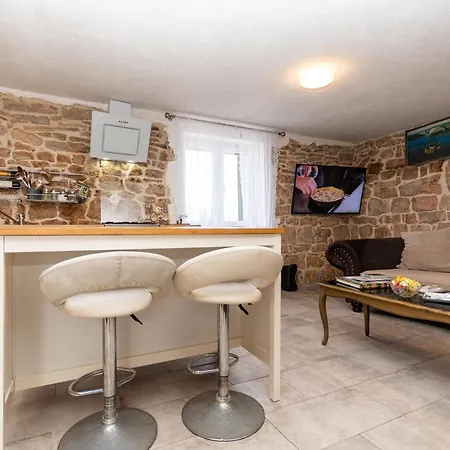 House Skarpini Dvori Peaceful Retreat Holiday home Oklaj