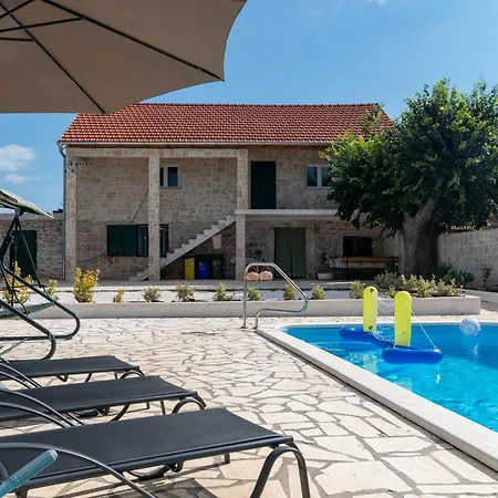 Holiday home House Skarpini Dvori Peaceful Retreat Oklaj