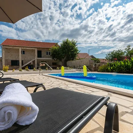House Skarpini Dvori Peaceful Retreat * Oklaj