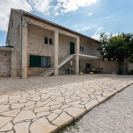 House Skarpini Dvori Peaceful Retreat Holiday home *
