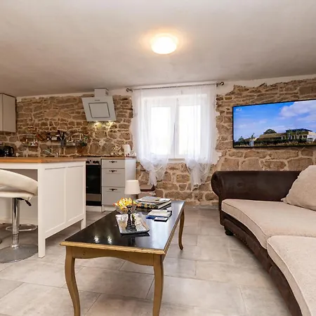 Holiday home House Skarpini Dvori Peaceful Retreat Oklaj