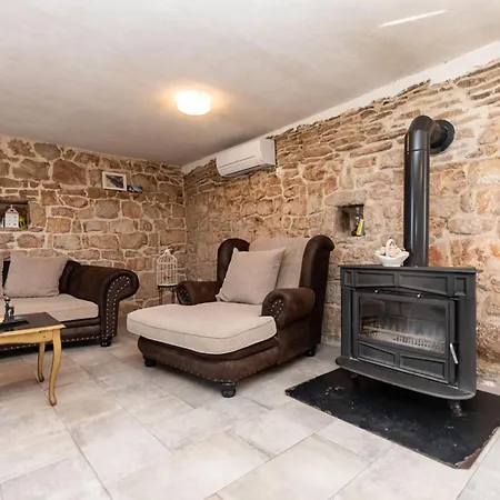 House Skarpini Dvori Peaceful Retreat Holiday home