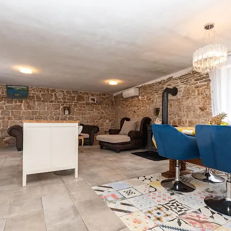 House Skarpini Dvori Peaceful Retreat Holiday home *