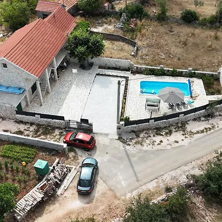 Holiday home House Skarpini Dvori Peaceful Retreat Oklaj