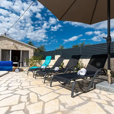 House Skarpini Dvori Peaceful Retreat Holiday home
